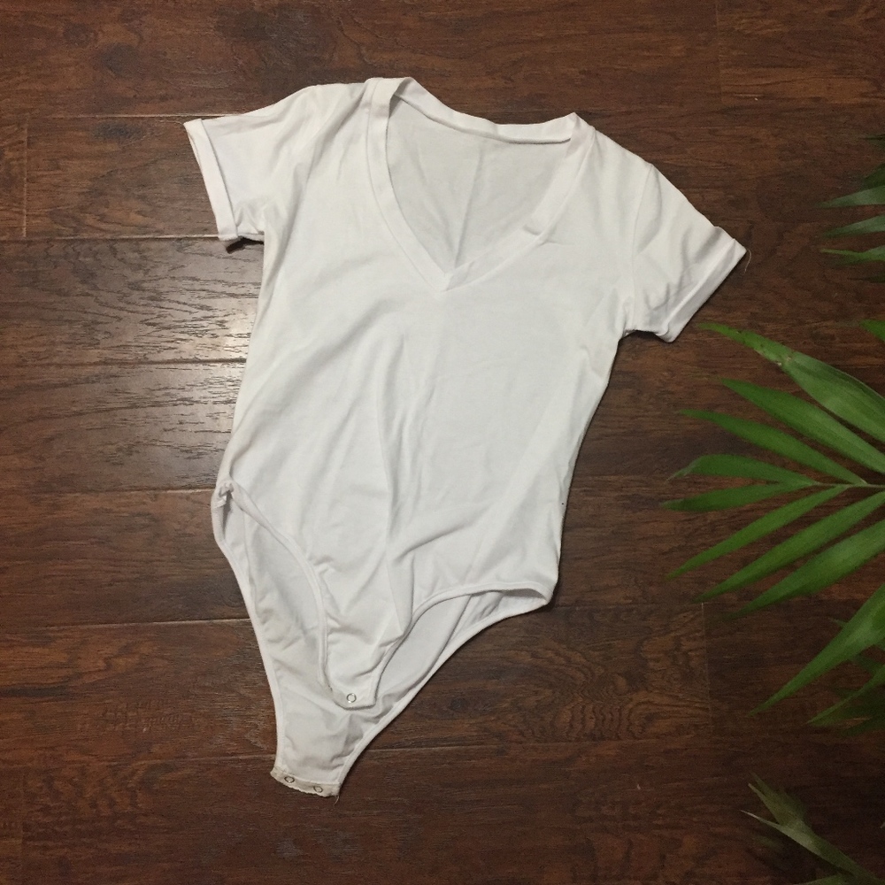 ⭐️BOGO White V-neck Body Suit NWOT⭐️